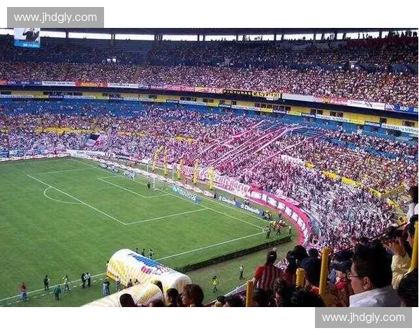 怀旧黑白画面呈现激动人心的国际足球比赛实时直播精彩非凡全景盛况 怀旧黑白画面呈现激动人心的国际足球比赛实时直播精彩非凡全景盛况