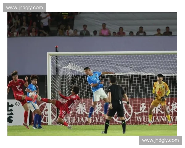 突发足球赛场意外引发紧急救援与赛事中断全程深度调查事件纪实